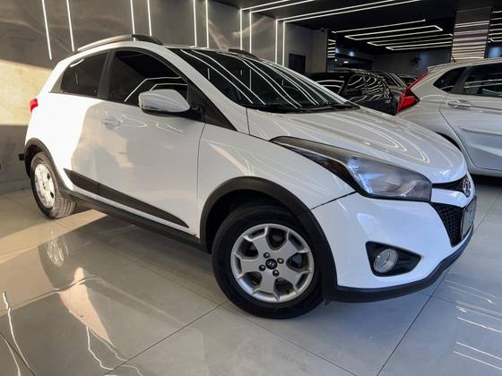 HYUNDAI HB20X 1.6 16V PREMIUM FLEX 4P AUTOMÁTICO HYUNDAI HB20X 1.6 16V PREMIUM FLEX 4P AUTOMÁTICO